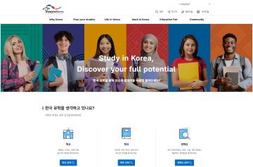 한국유학종합시스템 관련 외국인 유학생에게 프로그램을 소개하는 이미지