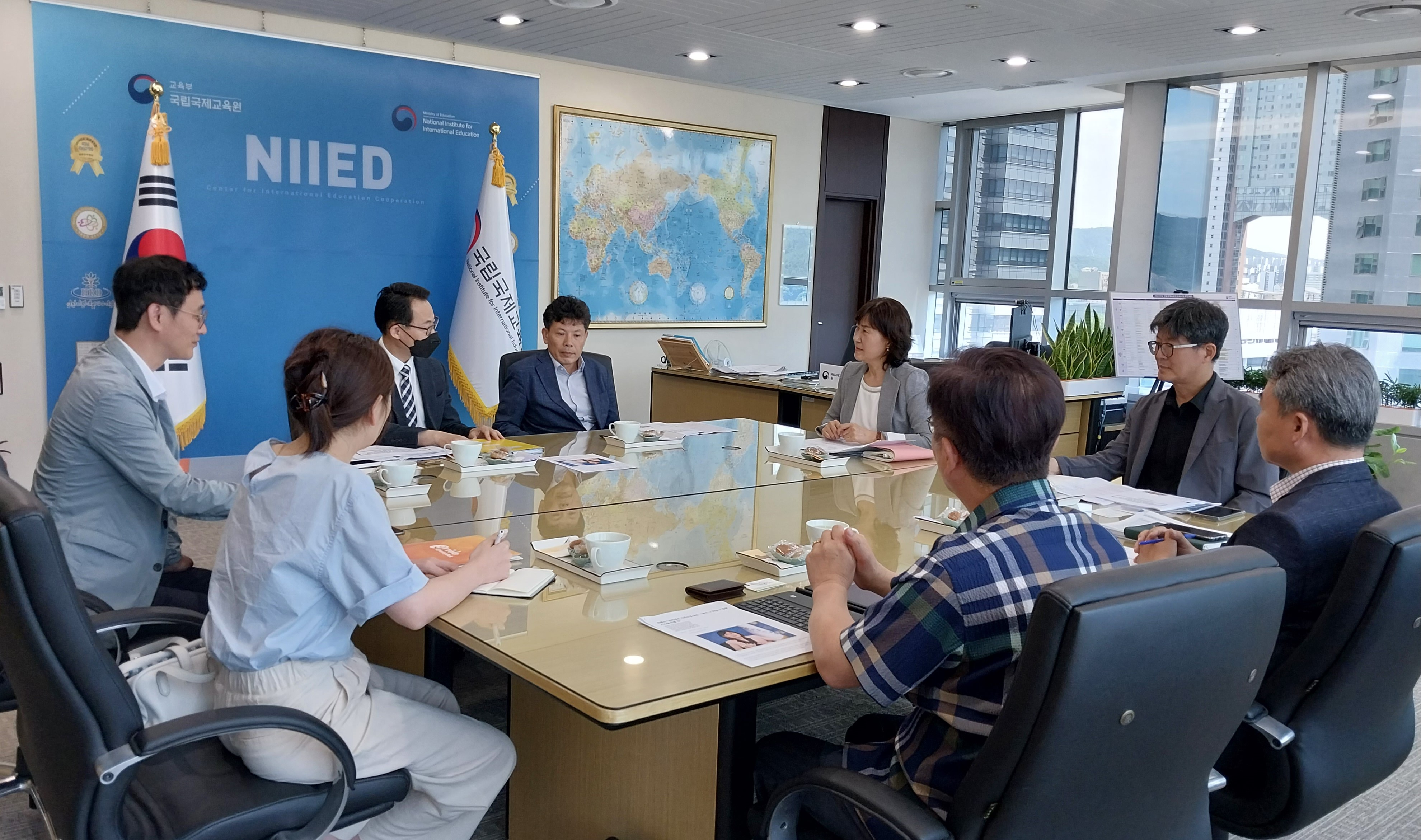 경북연구원 연구위원 및 경북도청 외국인공동체과 과장 등 업무협의 